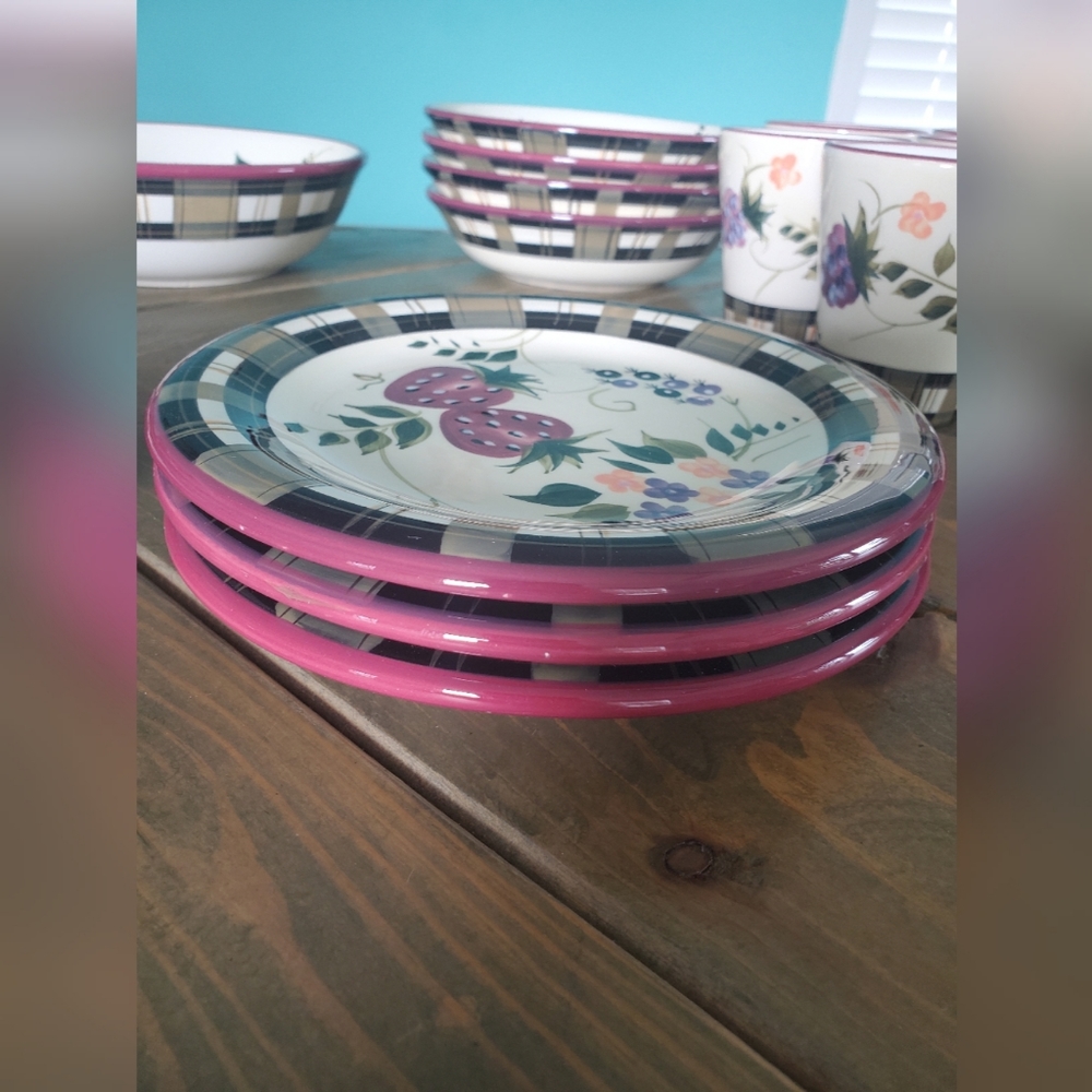 Vintage Oneida Dinnerware Set